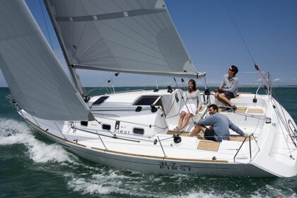 Miete Segelboot Beneteau First 31.7 Marsala