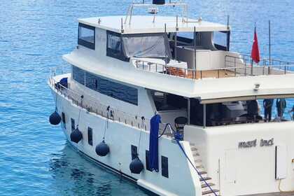 Alquiler Yate a motor Custom built luxury motor yacht With a capacity of 10 people(Trawler Boat) Kaş