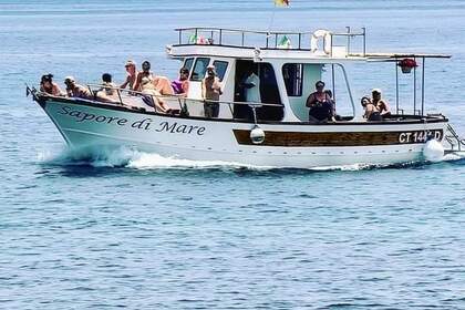 Charter Motorboat Sciallino Imbarcazione in legno tipica siciliana Marzamemi