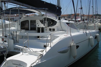 Miete Katamaran Fountaine Pajot Lavezzi 40 Punat