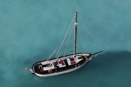 Rental Sailboat Traditional Wooden Boat Classic Tróia Peninsula