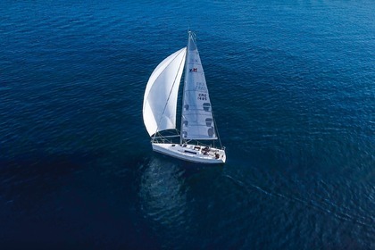 Hire Sailboat X-yachts X-35 Split