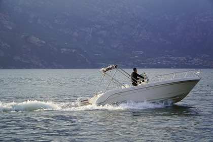 Hyra båt Motorbåt Saver 690 Open Malcesine