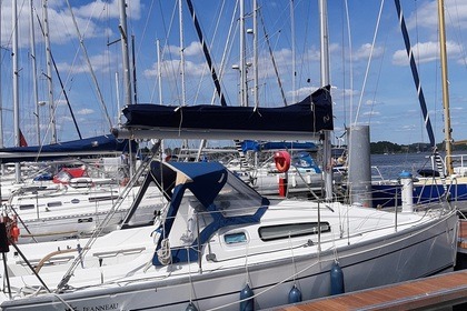 Hire Sailboat Jeanneau Sun Odyssey 26 Arzal