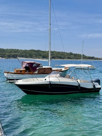 Motorboat Jeanneau Cap Camarat 7.55 boat plan