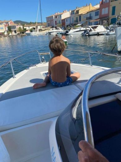 Сен-Максим Motorboat Eolo 650 Day Cabin alt tag text