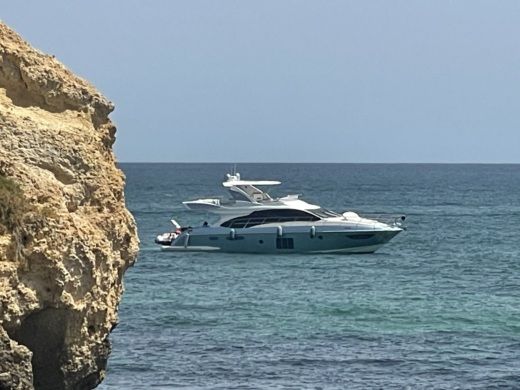 Vilamoura Motor Yacht Azimut 64 alt tag text