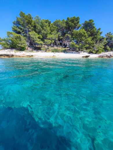Korčula Motorboat Traditional Pasara alt tag text