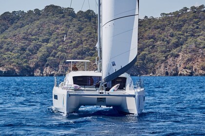 Charter Catamaran Robertson & Caine Leopard 40 Tivat