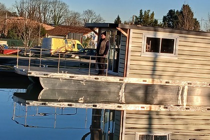 Hyra båt Husbåt Bateaux pour la Planete standard 3 cabines Frankrike