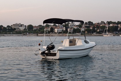 Charter Boat without licence  Adria 500 cabin Pula