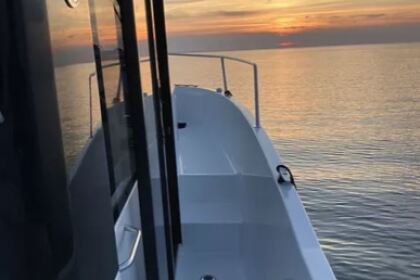 Charter Motorboat Beneteau Barracuda 8 Cabourg