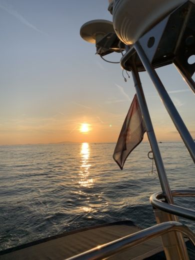 Novalja Motorboat Beneteau Antares 1080 alt tag text