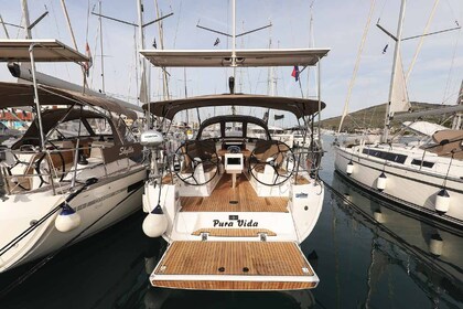 Miete Segelboot Bavaria Yachtbau Bavaria Cruiser 37 Style Trogir