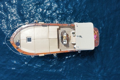 Charter Motorboat Cantieri Tirrenia Viveur 28 Maiori