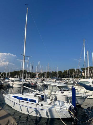 Saint-Raphaël Sailboat Chantier du port Super Belouga alt tag text