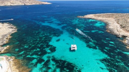 La Valette Catamaran Lagoon LAGOON 420 alt tag text