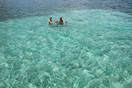 Hire Motorboat Abbaco Sport 24 Les Trois-Îlets