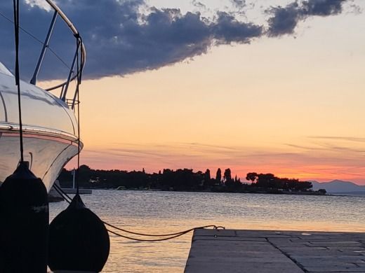 Split Motorboat JEANNEAU PRESTIGE 46 FLY alt tag text