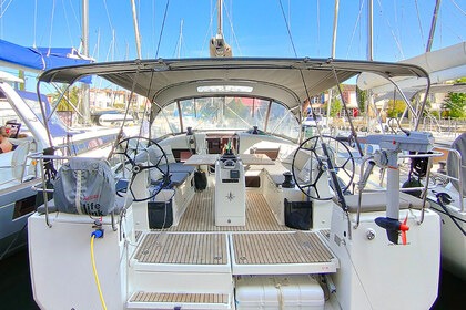 Hire Sailboat  Sun Odyssey 440 Grimaud