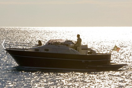 Rental Motorboat Apreamare 32 open Sorrento