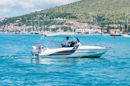 Location Bateau à moteur BENETEAU FLYER 6.6 Split