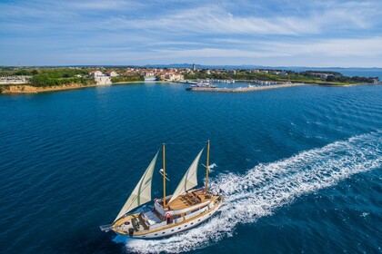 Hire Gulet Custom Made Adriatic Breeze Trajektna Luka Split