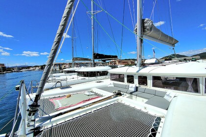 Rental Catamaran Lagoon LAGOON 450F Grimaud