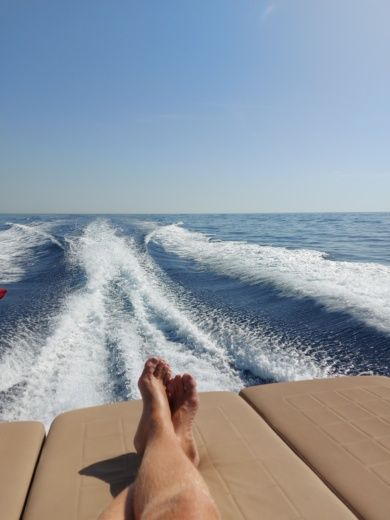 Cannes Motorboat VanDutch 40 alt tag text