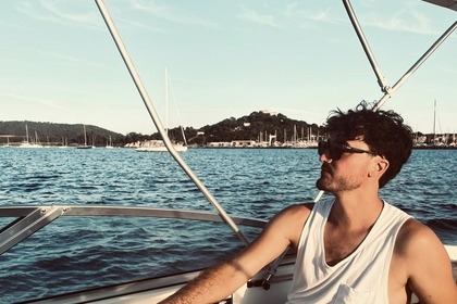 Rental Motorboat Pacific Craft 690 Day Cruiser Hyères