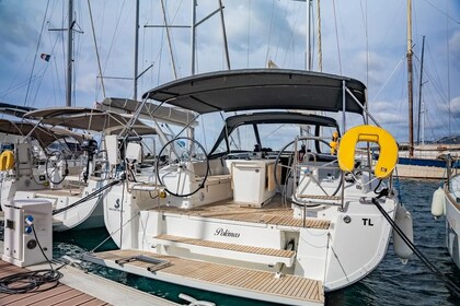 Hire Sailboat Beneteau Oceanis 40.1 Toulon