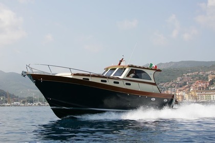 Charter Motorboat Bani Cabinato Tolù Piano di Sorrento