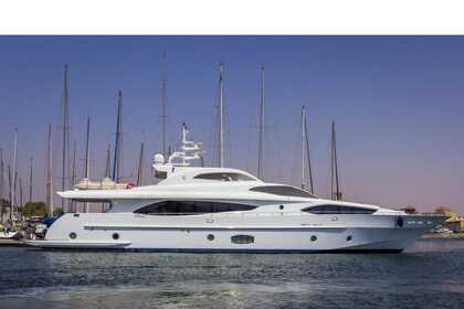 Noleggio Yacht Luxury Majesty Yacht 121 Ft Dubai