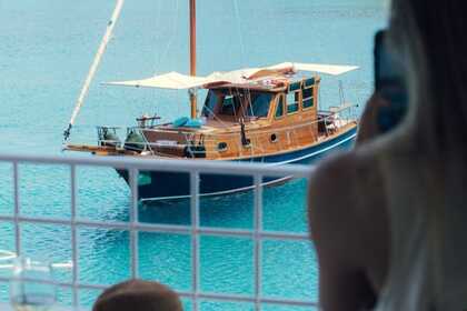 Charter Motorboat Traditional kaiki Varkalas Spetses