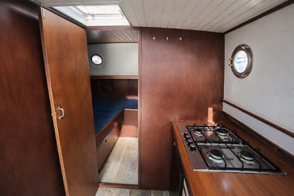 Verhuur Motorboot Friese motortjalk motortjalk 1100 Leeuwarden