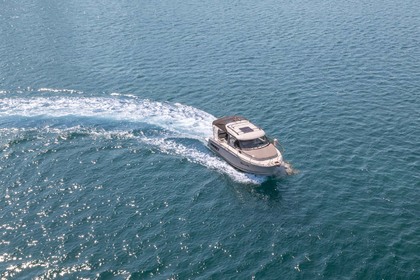 Charter Motorboat Jeanneau Merry Fisher 795 Pula