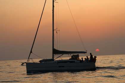 Charter Sailboat Beneteau Oceanis 361 Clipper Naples