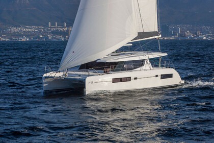 Hire Catamaran  Moorings 4500L/10 Mahé