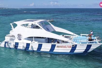 Hire Motorboat 5-STAR LUXURY YACHT CREW AND CAPTAIN INCLUDED Punta Cana