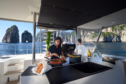 Hire Motorboat CATAMARAN SB380 - Terrace Master Positano