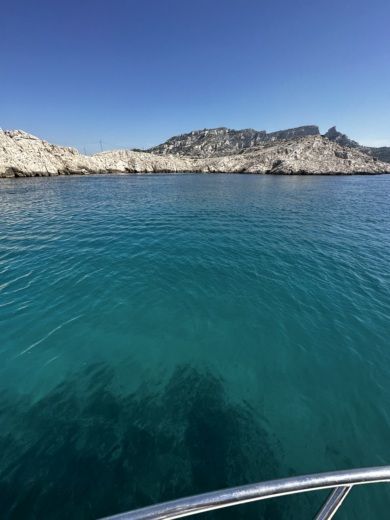 Vieux-Port de Marseille Motorboat Beneteau FLYER GT 38 alt tag text