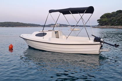 Hire Boat without licence  Adria 500 cabin Pula
