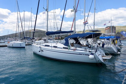 Charter Sailboat Bavaria 34 Cruiser Trogir