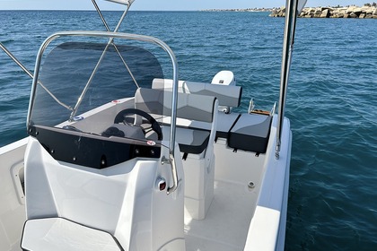 Charter Boat without licence  trimarchi S57 pro Avola