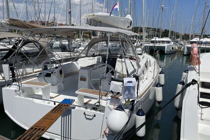 Verhuur Zeilboot Bénéteau Oceanis 38.1 Pula