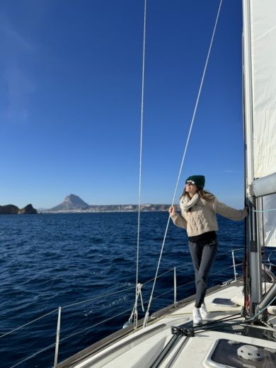 Denia Sailboat Beneteau Oceanis 40 alt tag text