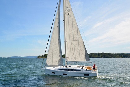 Charter Sailboat Bavaria Yachtbau Bavaria C42 Elba