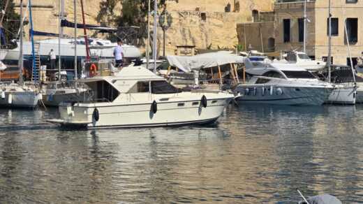 Motorboat Fairline Corniche Boot Grundriss