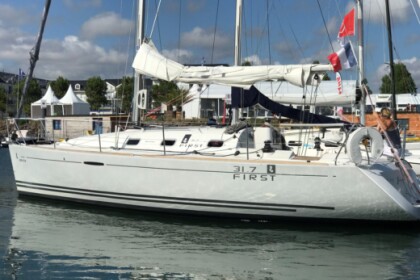 Charter Sailboat Beneteau First 31.7 Les Sables-d'Olonne
