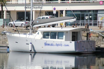 Charter Sailboat CGMR trawel La Rochelle